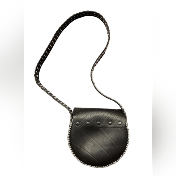 Upcycled Black Vegan Leather Purse with Silver Metal Hardware using Soda Tabs - Picture 8 of 10